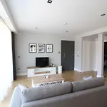 Elia Side